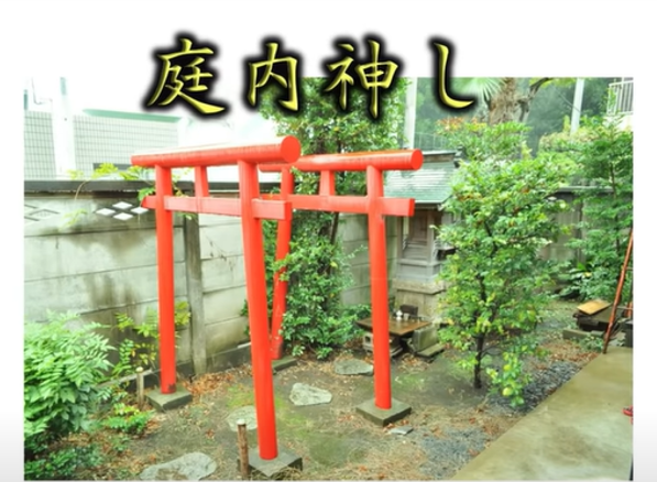 鳥居が建ててある敷地である土地」が非課税となります。