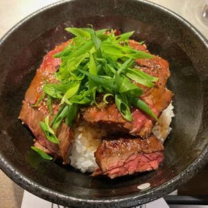 ロマン亭ハラミ丼